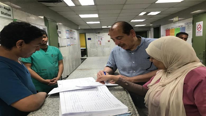 نائب وزير الصحة يجري جولة تفقدية مفاجئة بمنشآت طبية بالقاهرة 