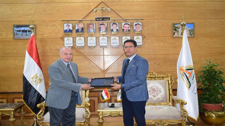 رئيس جامعة بنها: ربط البحث العلمي بالصناعة وخدمة المجتمع