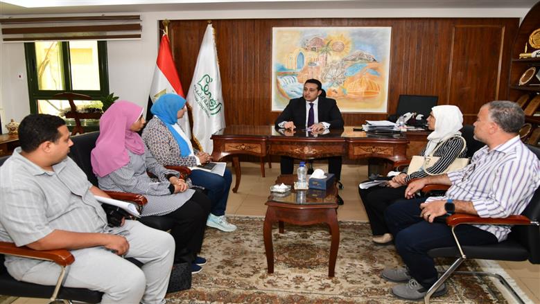 نائب محافظ الفيوم يتابع مشروعات الرصف بمركزي سنورس وأبشواي بعد شكاوى المواطنين