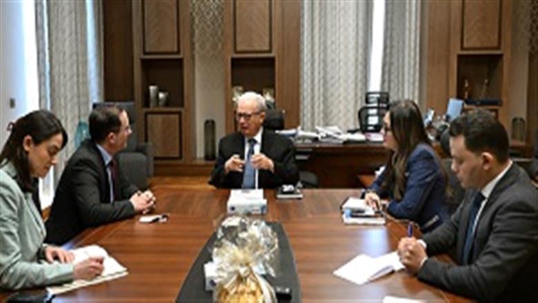 نائب رئيس الوزراء للشئون الاقتصادية يلتقي سفير المملكة المتحدة لدى مصر