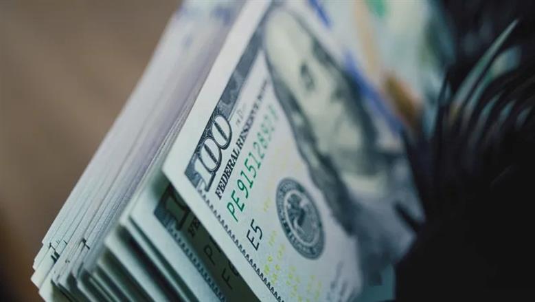انخفاض سعر الدولار اليوم الاثنين في البنوك بالتعاملات المسائية 