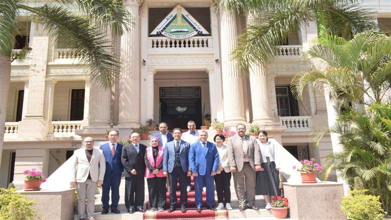 رئيس جامعة بنها يستقبل وفدا من جامعة وسط الصين الزراعية على هامش المؤتمر الخامس للعلوم التطبيقية