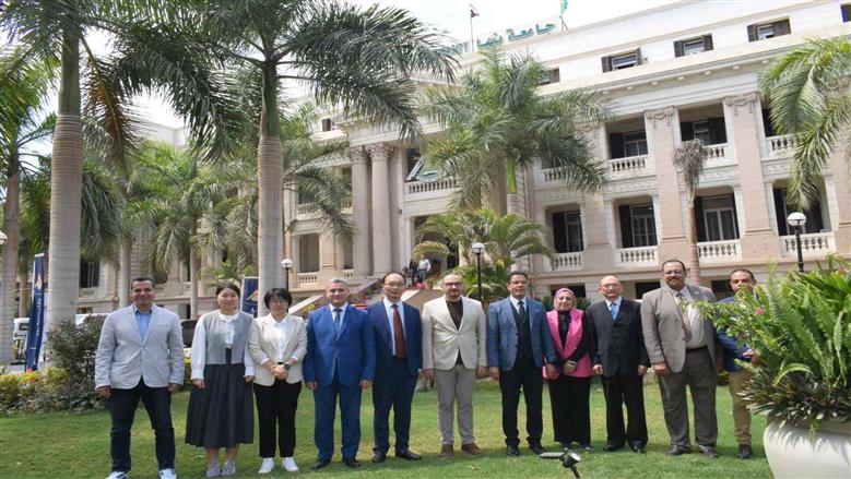 رئيس جامعة بنها يستقبل وفدا من جامعة وسط الصين الزراعية على هامش المؤتمر الخامس للعلوم التطبيقية