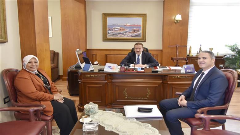 محافظ بورسعيد يناقش مع وكيلة وزارة الصحة الجديدة تطوير القطاع الطبي