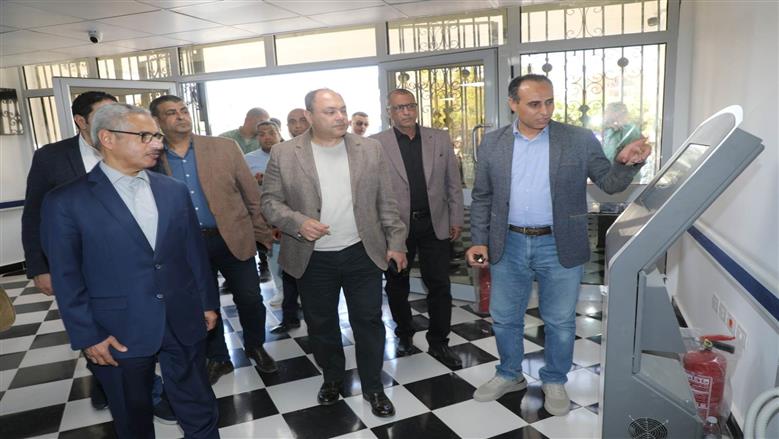 محافظ بني سويف ورئيس «تنمية الصعيد» يتابعان تطوير المركز الطبي بشرق النيل ومجمعًا غذائيًا بسمسطا