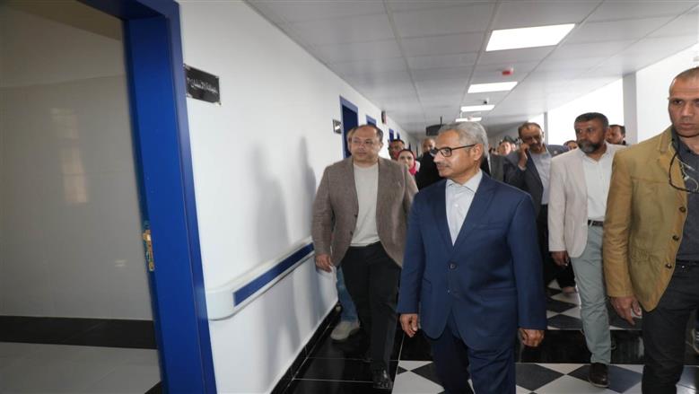 محافظ بني سويف ورئيس «تنمية الصعيد» يتابعان تطوير المركز الطبي بشرق النيل ومجمعًا غذائيًا بسمسطا