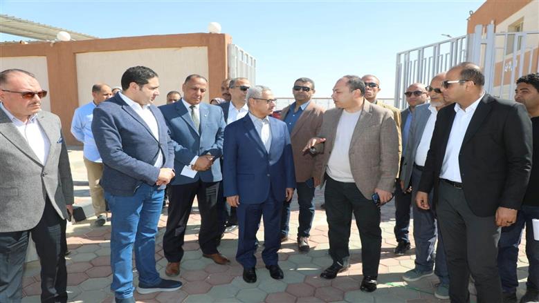 محافظ بني سويف ورئيس «تنمية الصعيد» يتابعان تطوير المركز الطبي بشرق النيل ومجمعًا غذائيًا بسمسطا