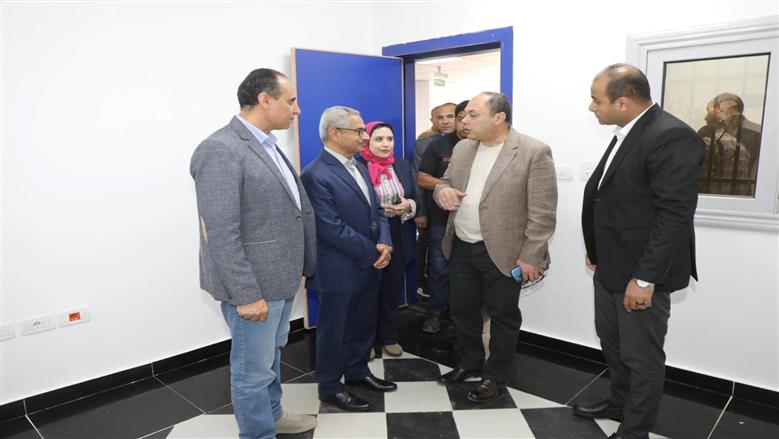 محافظ بني سويف ورئيس «تنمية الصعيد» يتابعان تطوير المركز الطبي بشرق النيل
