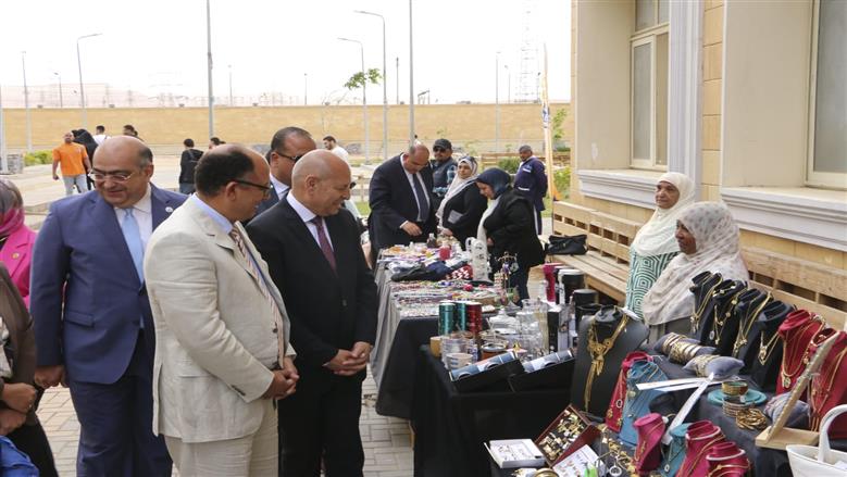 محافظ القاهرة يفتتح معرض الحرف التراثية بجامعة العاصمة الأهلية