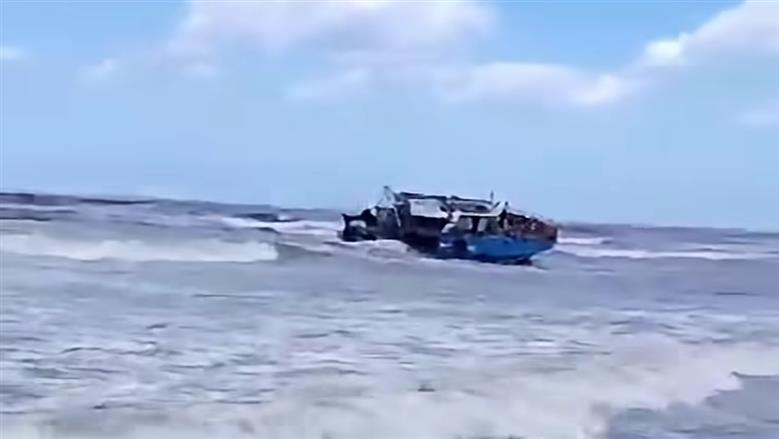 بسبب الطقس السيئ.. شحوط مركب صيد بسواحل كفر الشيخ دون إصابات