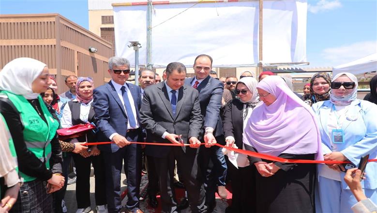 تزامنًا مع العيد القومي.. محافظ دمياط يفتتح معرض الحرف التراثية والمشروعات الصغيرة