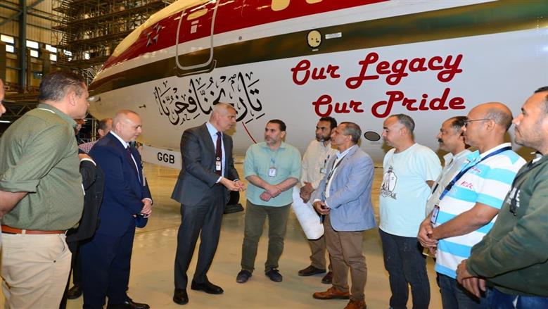 رئيس الشركة القابضة لمصر للطيران يشكر فريق العمل القائم على مشروع اعادة إحياء الهوية التراثية لمصر للطيران (Retro Livery) علي احدي طائرات الشركة