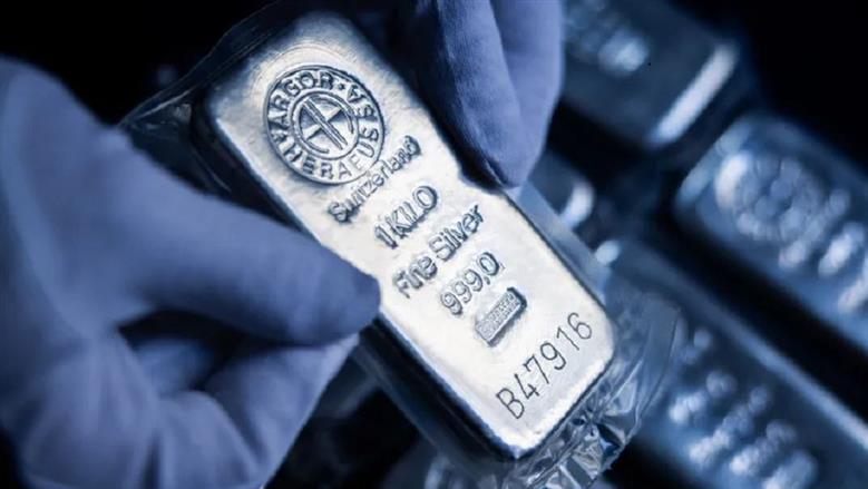 عودة بريق المعدن الأبيض.. الفضة تعوض خسائرها ترتفع بنسبة 4.7% 