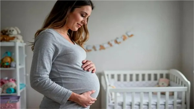هل تشعرين بها؟.. 5 علامات خطرة في بداية الحمل تتطلب الحذر