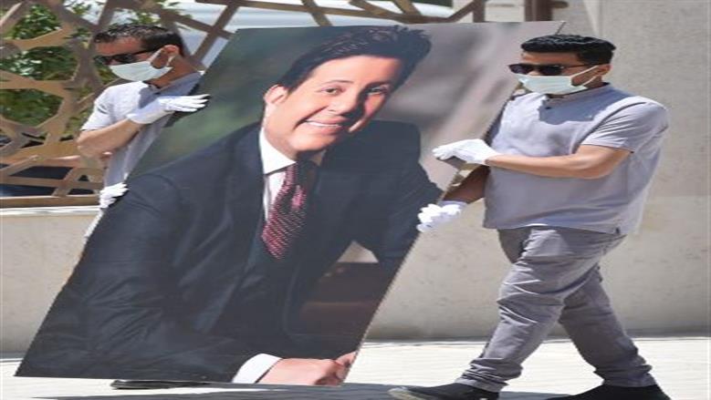 زهور وصور وأشعار.. جمهور هاني شاكر في وداع أمير الغناء: «آخر مشوارنا دمعة»