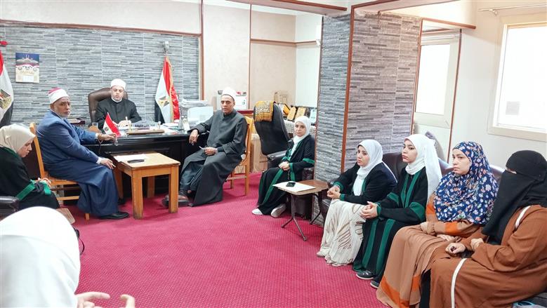 وكيل وزارة الأوقاف أسيوط يجتمع بالواعظات ويؤكد على عظم دور واعظة الأوقاف في حماية المجتمع