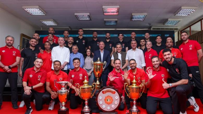 مجلس إدارة الأهلي يكرم «رجال الطائرة» أبطال الخماسية