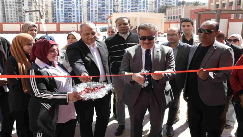 محافظ بورسعيد يفتتح مدرسة مكة المكرمة الرسمية للغات بعد تطوير 22 فصلا دراسيا