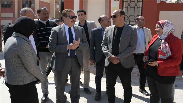 محافظ بورسعيد يفتتح المدرسة 
