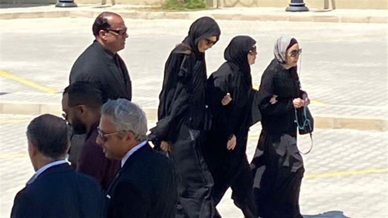 ميرفت أمين تخطف الأنظار بالحجاب في جنازة هاني شاكر.. أول ظهور بعد الوعكة الصحية
