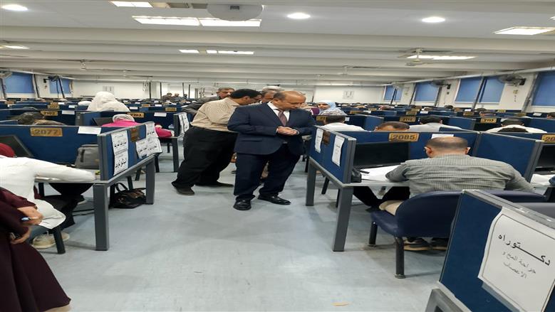     عميد كلية طب قصر العيني يتفقد امتحانات الدكتوراه ولجان الكنترول 