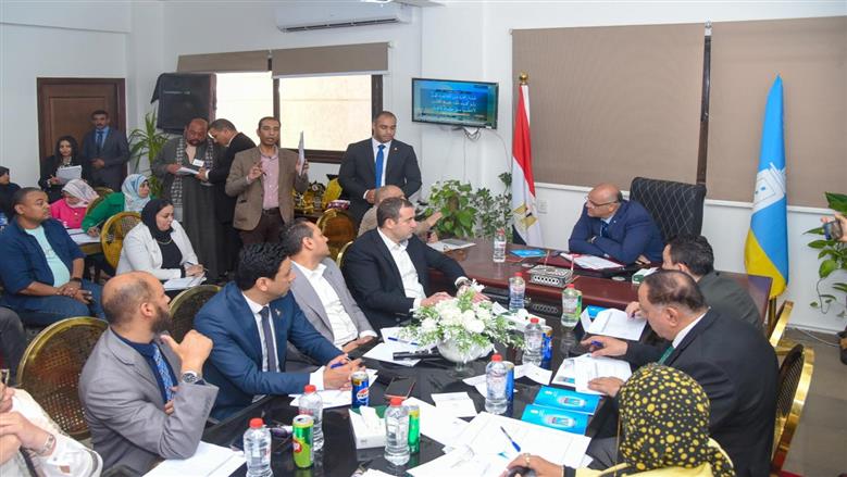 بعد شكوى المواطنين.. محافظ الإسكندرية يلغي ترخيص مخبز ويقطع المرافق عنه