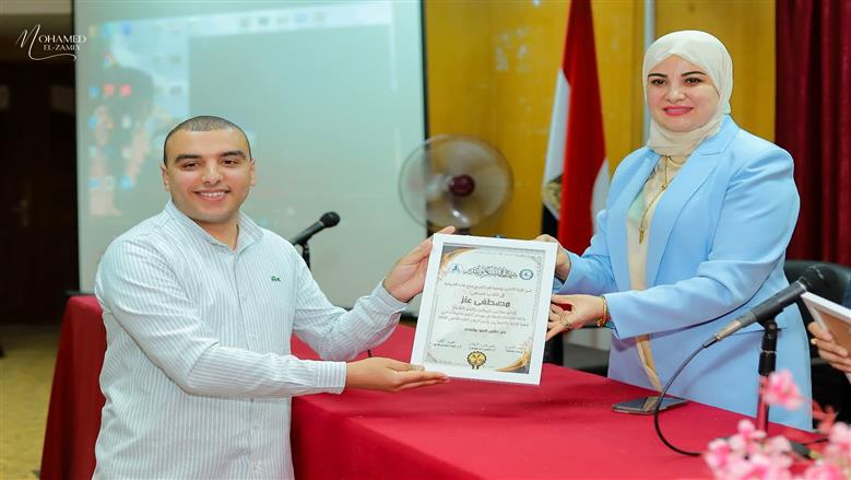 كلية الآداب بجامعة كفر الشيخ تكرّم «الوطن» لدورها في دعم الأنشطة التعليمية والبحثية