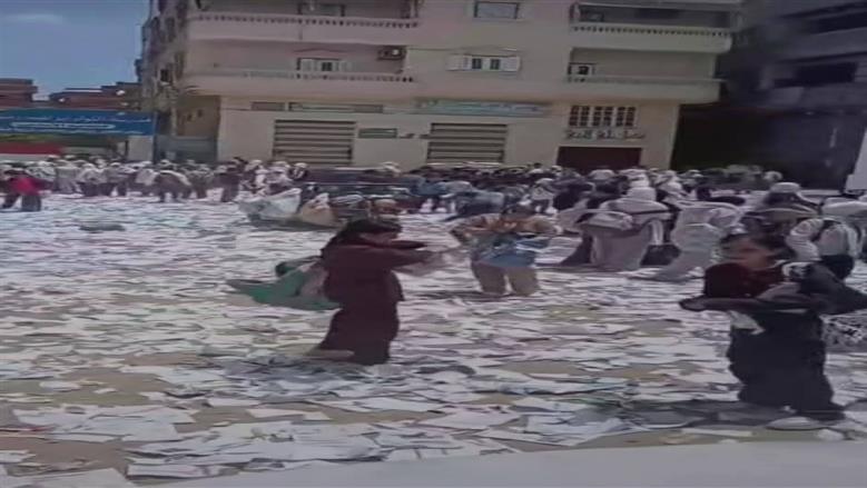 انتشار فيديو لتمزيق الكتب المدرسية.. وكيل «تعليم الدقهلية»: المقطع قديم واحذروا الشائعات