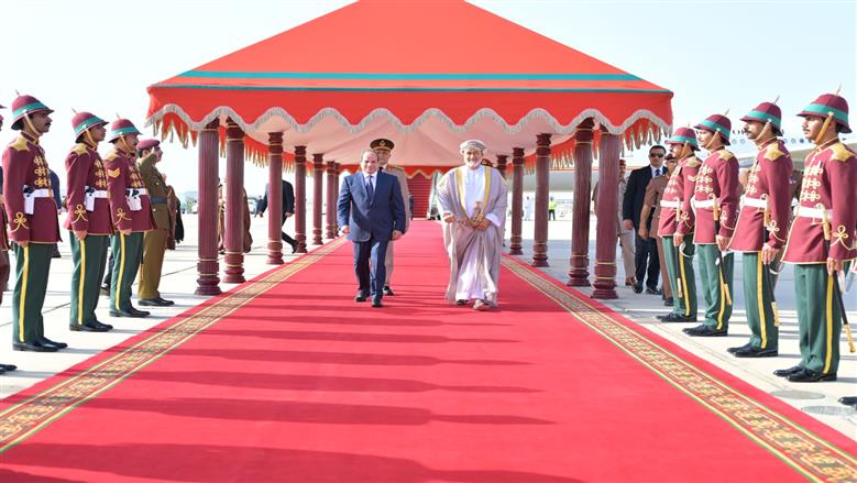 الرئيس السيسي يزور سلطنة عمان ويلتقي السلطان هيثم بن طارق
