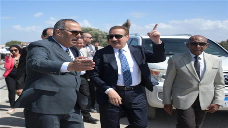 محافظ بورسعيد يتفقد خط المياه