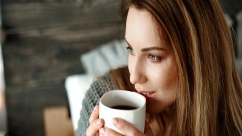 أضرار خطيرة.. ماذا يحدث لمعدتك عند تناول كميات كبيرة من القهوة على الريق؟