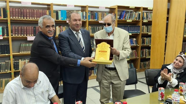 في لفتة طيبة.. كلية العلوم تنظم احتفالية خاصة لتكريم رئيس جامعة أسيوط الأهلية الجديد