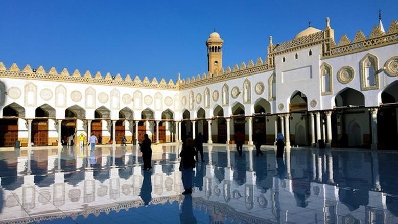  دار الإفتاء: يجوز للمرأة الإحرام بأي لون بشرط واحد