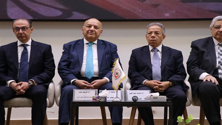 في يوم الطبيب المصري.. نقيب الأطباء: التوسع العشوائي في الكليات خطر يهدد جودة المنظومة الصحية