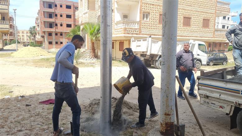 تركيب 100 عمود إنارة جديد في مدينة بلطيم استعدادا لصيف 2026 بكفر الشيخ