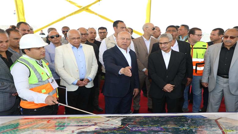 وزير النقل ومحافظ بني سويف يشهدان التشغيل التجريبي للمرحلة الأولى من محور الفشن