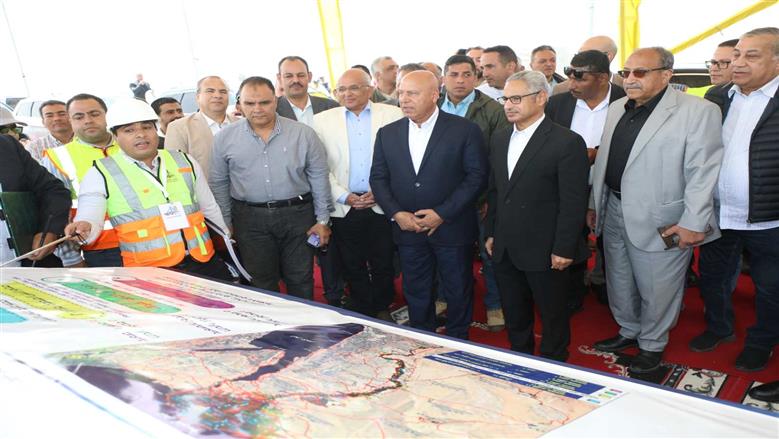وزير النقل ومحافظ بني سويف يشهدان التشغيل التجريبي للمرحلة الأولى من محور الفشن