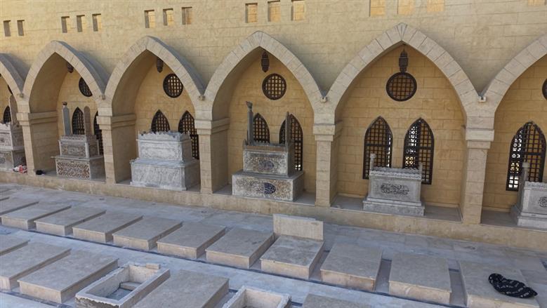 تضم رفات أحمد شوقي.. محافظ القاهرة يعلن انتهاء ترميم مقبرة الخالدين 