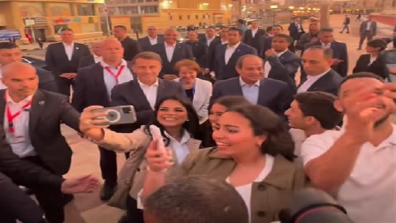 ماكرون بعد جولته في الإسكندرية: شكرا على حسن الاستقبال والكلام الشيق بالفرنسية