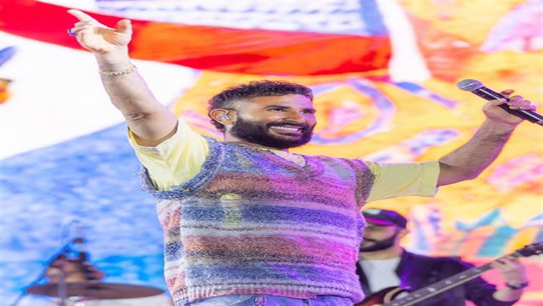 أحمد سعد يشعل حفله بأغاني من الألبوم الحزين.. صور