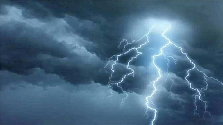 ظاهرة غير متوقعة في عز الحر.. أمطار رعدية تضرب هذه المناطق اليوم