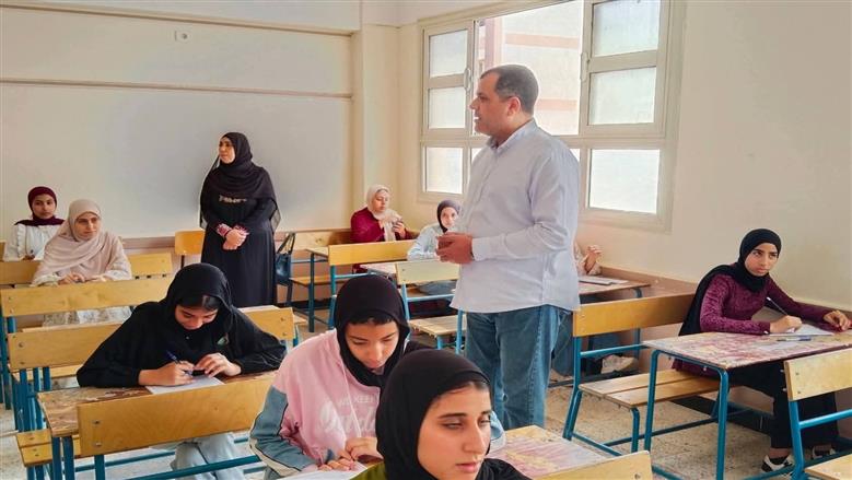 طلاب الإعدادية في دمياط يعبرون عن ارتياحهم لامتحان اليوم
