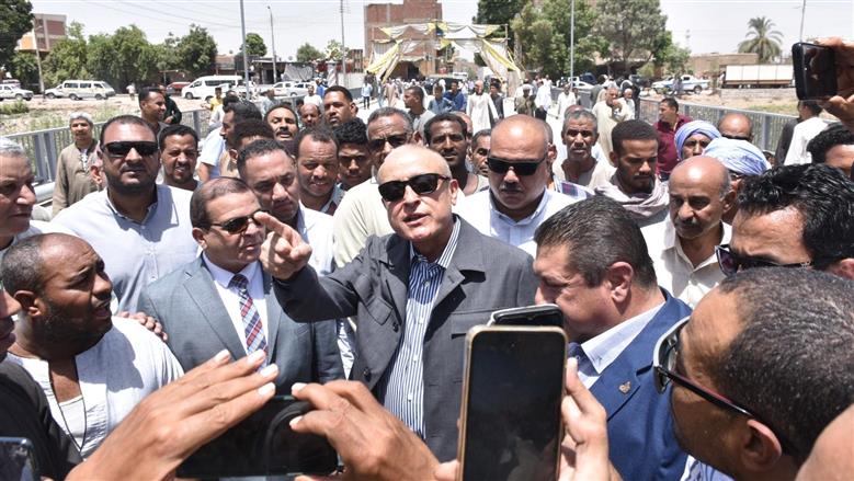 محافظ الأقصر يفتتح كوبري مدخل قرية الدير بإسنا بعد تطويره وتوسعته بتكلفة 13.4 مليون جنيه