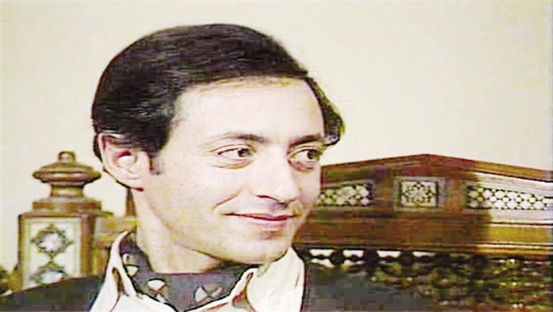 عبد العزيز مخيون ضد النسيان ونجوم الفن ينعونه: اهتم بـ«القيمة».. ولا عزاء لمساحة الدور