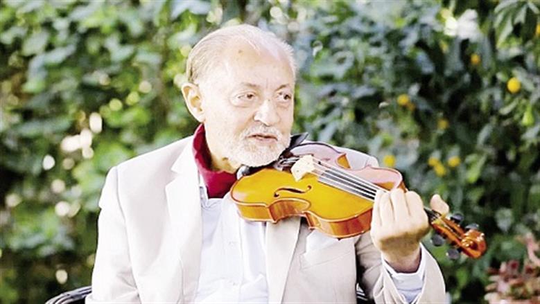 عبدالعزيز مخيون.. المخلص للفن