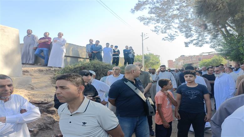 دموع وحضور فني ورسمي.. تشييع جثمان عبدالعزيز مخيون في البحيرة