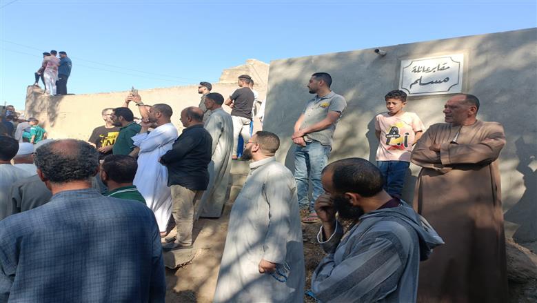 دموع وحضور فني ورسمي.. تشييع جثمان عبدالعزيز مخيون في البحيرة