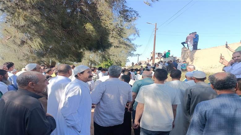 دموع وحضور فني ورسمي.. تشييع جثمان عبدالعزيز مخيون في البحيرة