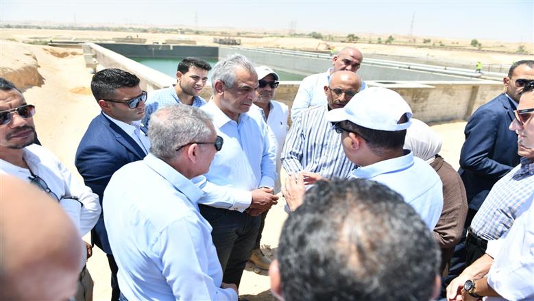 وزير الإنتاج الحربي يتفقد عددا من مشروعات المنيا