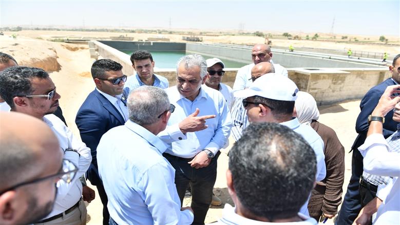 وزير الإنتاج الحربي يتفقد عددا من مشروعات المنيا